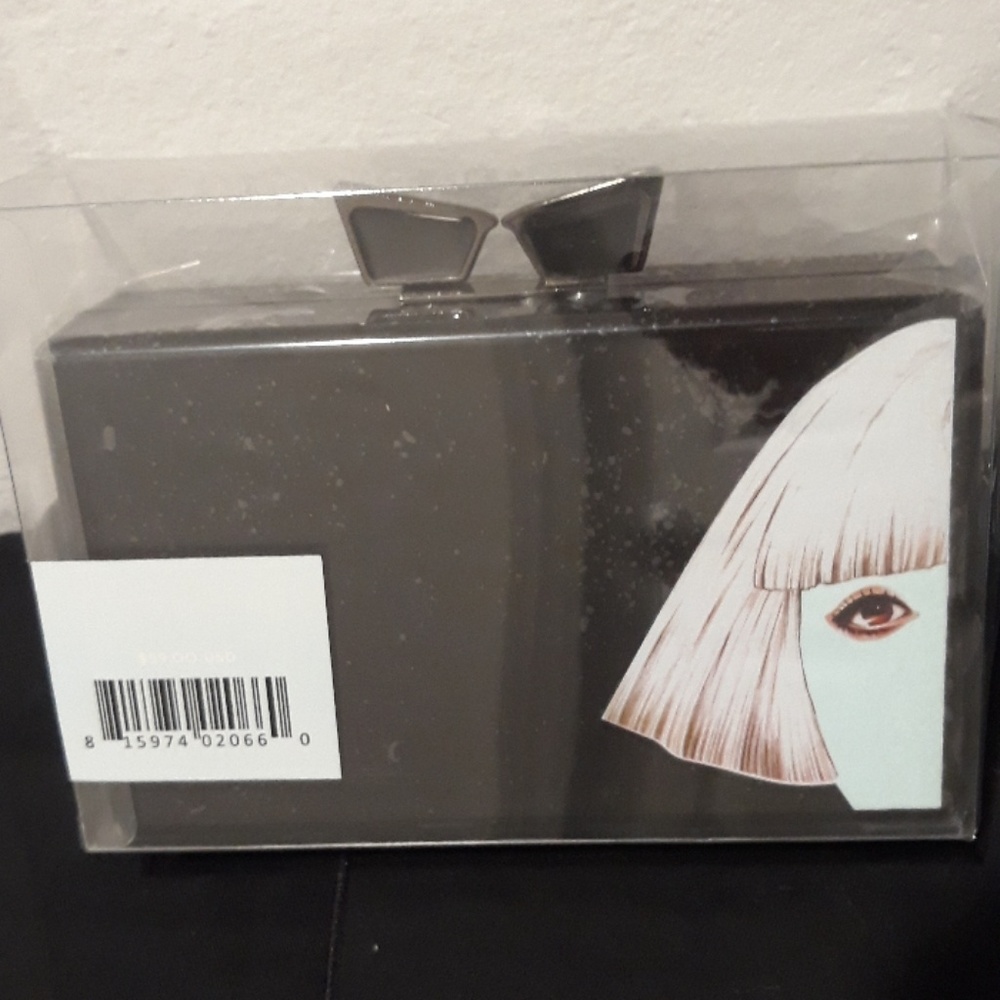 2 Love and Bravery clutches
